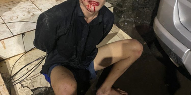 Acusado de assaltar moradores com simulacro em Periperi leva uma surra e é salvo pela PM