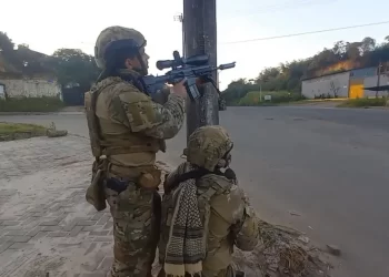 Um PF morto, outro PF baleado e um Policial Civil baleado em Valéria; dois bandidos tombaram no confronto