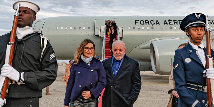 Lula quer novo avião com suíte para casal que pode custar R$ 400 milhões