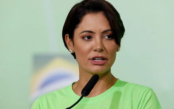 ‘Covarde’, diz Michelle Bolsonaro após ministra votar a favor da descriminalização do aborto