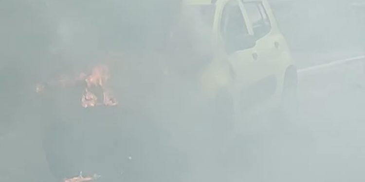 Carro pega fogo em Madre de Deus deixa trânsito lento no sentido centro 