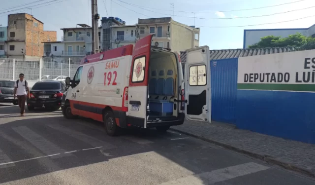 Por causa do calor, alunos de escola em Santo Antônio de Jesus passam mal