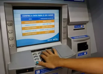 Comissões discutem possibilidade de fim do saque-aniversário do FGTS