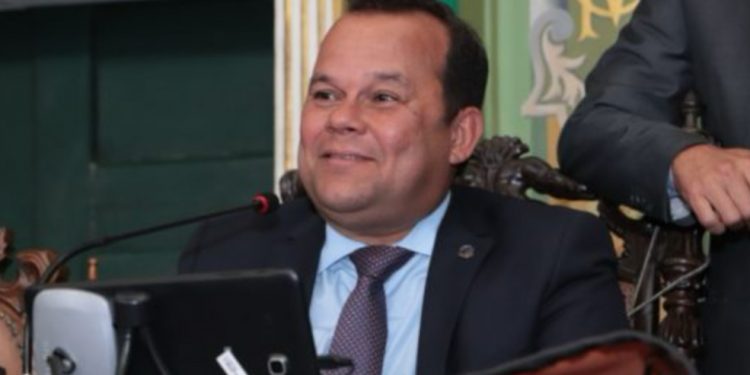 Salvador: enfraquecimento do PT, após crises na segurança pública, força Jerônimo anunciar candidatura de Geraldo Júnior