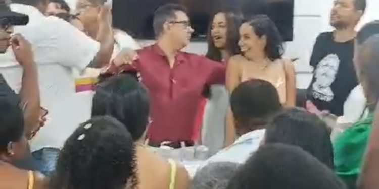 Bafafá: após ter lançamento de pré-candidatura rejeitada em plenária do PT, vice prefeita Marivalda empurra presidente do partido em discussão