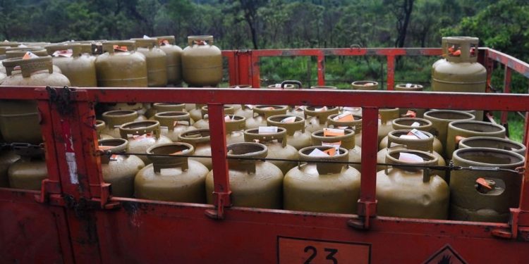 Preço do gás de cozinha tem aumento de até R$ 7 a partir deste domingo