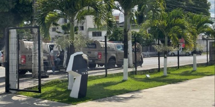 Policial é preso suspeito de matar homem no centro de Santo Antônio de Jesus
