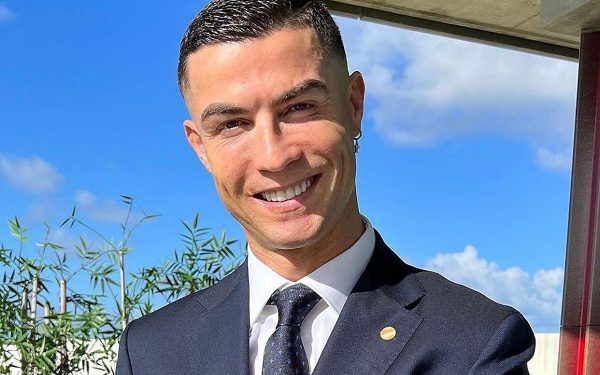 Cristiano Ronaldo é condenado a 100 chibatadas por adultério no Irã; entenda