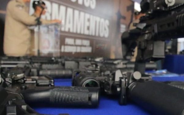 Com investimento de R$ 11, 4 milhões, 590 fuzis e 1.075 pistolas são entregues à PM