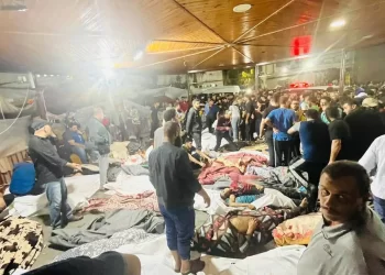 Israel bombardeia hospital em Gaza e mata mais de 500 pessoas 