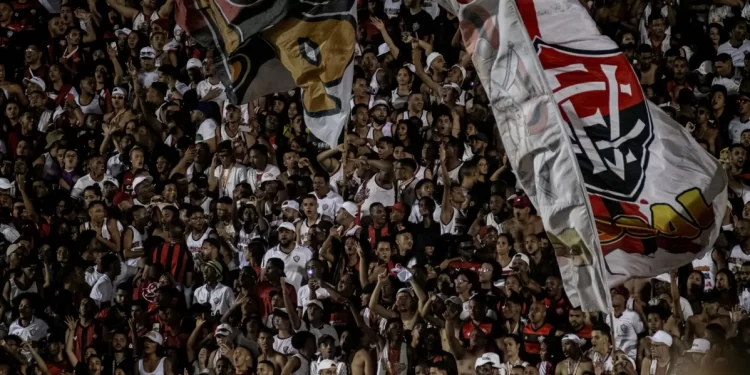 Vai lotar: Vitória confirma ingressos esgotados para jogo que pode definir acesso