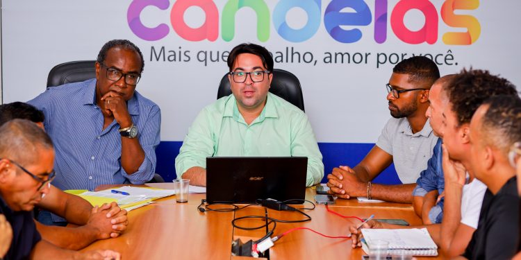 Prefeitura se reúne com comissão de feirantes para apresentar cronograma e projeto da Nova Feira