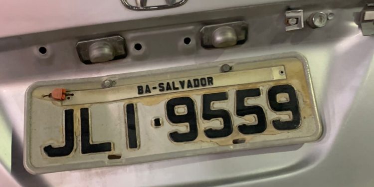 Exclusivo: Carro onde estava radar oculto em blitz do governo do estado em Candeias pertence à empresa de reboque e estacionamento; veja dados