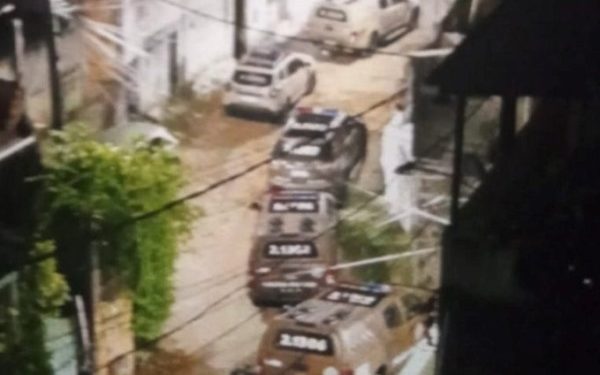 Menino de 10 anos é baleado durante tiroteio entre PMs e traficantes na Engomadeira