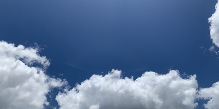 Candeias terá semana de sol com chuva passageira; temperatura varia entre 24ºC e 34ºC