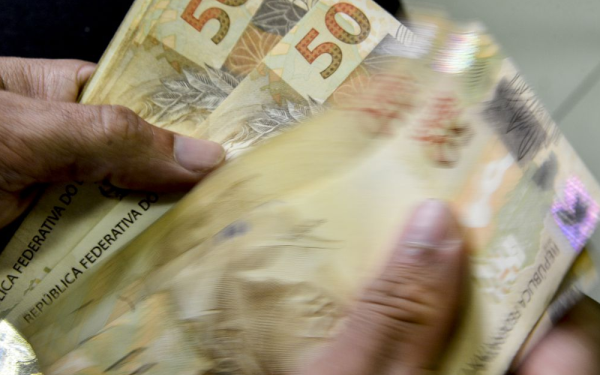 Primeira parcela do décimo terceiro deve ser paga até esta quinta