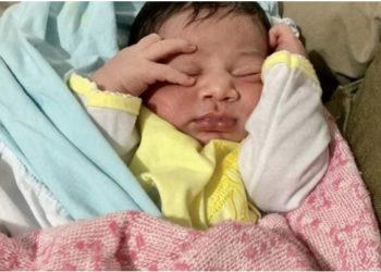 Bebê é resgatado com vida após ser encontrado dentro de saco plástico na Região Metropolitana de Salvador