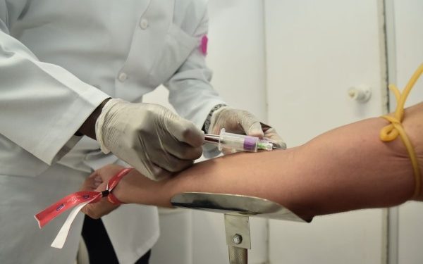 Casos de sífilis e de HIV/aids aumentam entre homens jovens