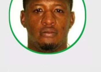 “Mistério e Controvérsia: Homem acusado de homicídio se entrega à polícia alegando legítima defesa