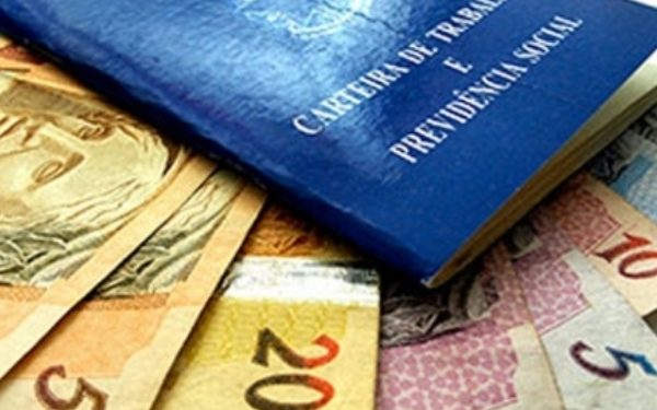 Lula assina decreto que reajusta salário mínimo para R$ 1.412