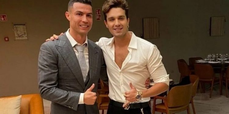 Cristiano Ronaldo presenteia Luan Santana com Rolex avaliado em mais de R$ 400 mil
