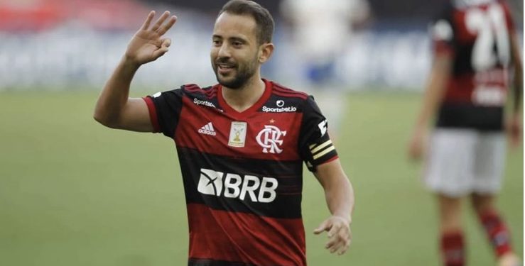 Ídolo do Bahia revela que Éverton Ribeiro estaria procurando imóvel para alugar em Salvador; entenda