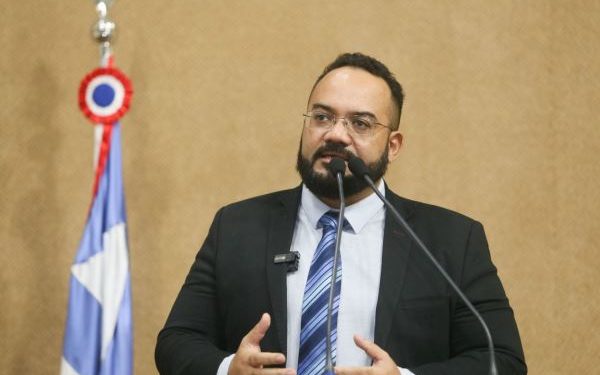 Início de ano com a cara do PT, diz deputado após morte de policial e aumento do gás de cozinha