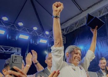 Empatado com governadores do PI e PB, Jerônimo é o mais bem avaliado do Nordeste