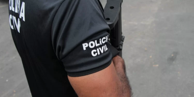 Homem invade casa em busca da ex, encontra apenas amiga e a estupra e esfaqueia em Cajazeiras