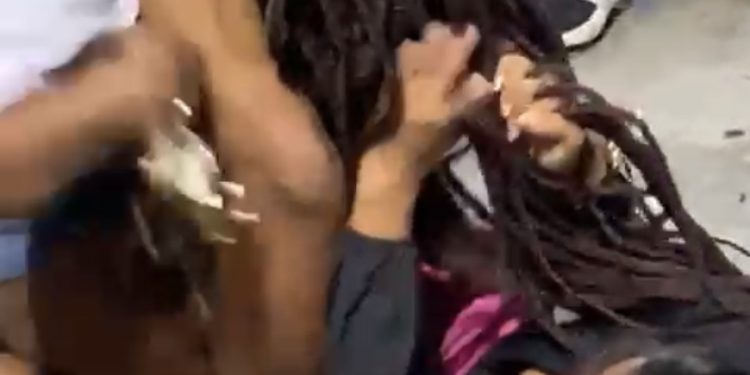 UFC NO MADRE VERÃO: Mulheres saem na tapa em Madre de Deus 