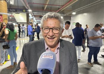 Caetano dispara contra Elinaldo e acusa prefeito de manter funcionários fantasmas: “Cruel com a população”