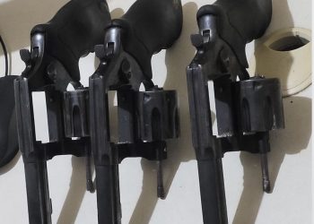 PM encontra três revólveres calibre 38 durante operação em São Francisco do Conde