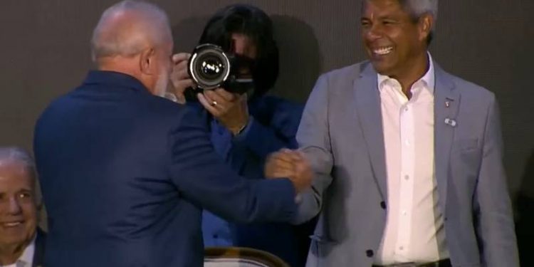 Lula demonstra surpresa com evolução de Jerônimo e coloca desafio: “tem que superar Wagner e Rui”