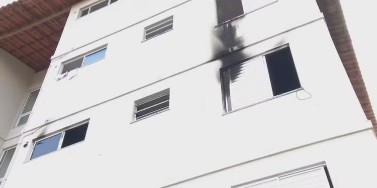 Criança de 4 anos morre queimada durante incêndio em apartamento no condomínio Morada Tropical, em Lauro de Freitas
