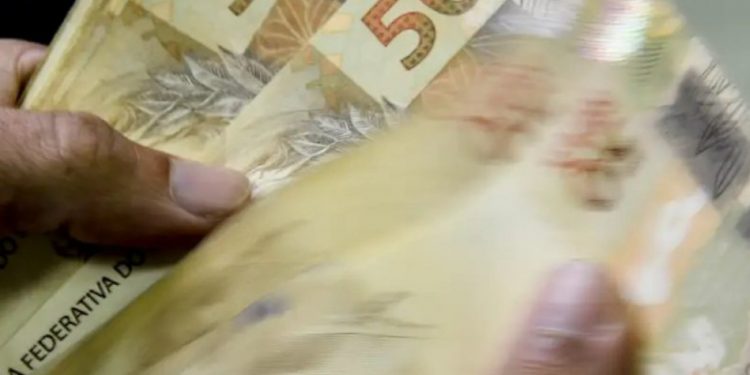 Novo salário mínimo de R$ 1.412 passa a valer a partir desta segunda-feira