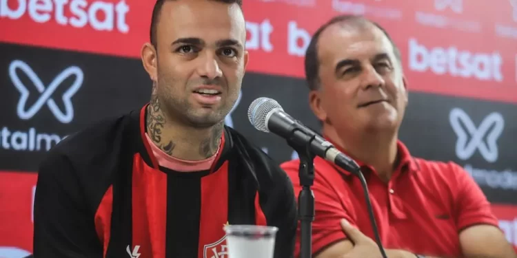 Luan é apresentado pelo Vitória e garante: “Estou 100% recuperado”