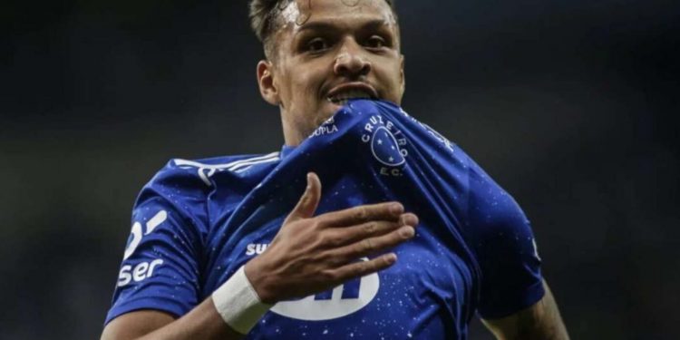 CHEGOU: Vitória acerta a contratação do meia Daniel Junior; atleta já esta no Barradão