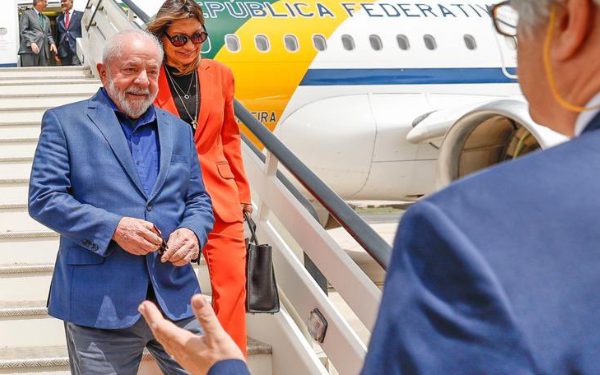 Brasil ‘nunca antes’ esteve tão respeitado, diz Lula ao justificar viagens ao exterior