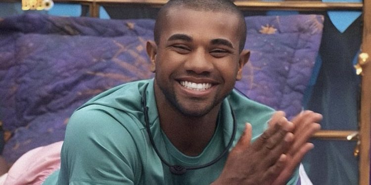 ”Quiseram ver minha derrota, mas não vão ver”, dispara Davi ao escapar do paredão