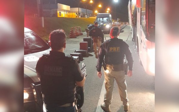 Polícias Civil e Federal fazem operação na BR-324 na noite desta quarta (24); veja imagens
