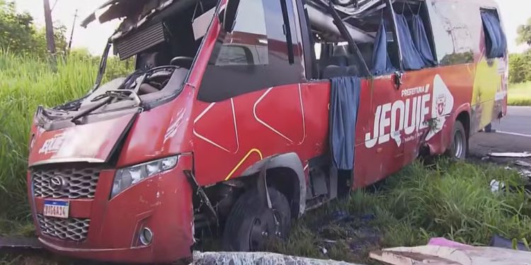 Vítimas de acidente com 11 feridos em Candeias têm alta hospitalar