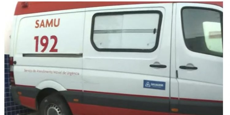 Suspeito leva ambulância do Samu em assalto no bairro de Itapuã