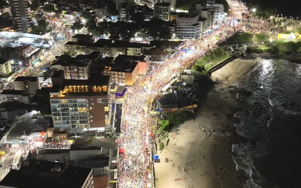 Veja dicas para proteger cartão e celular no carnaval