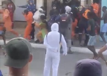 UFC NO CARNAVAL: mascarados trocam socos em Madre de Deus 