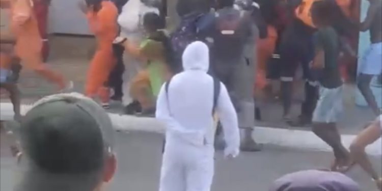 UFC NO CARNAVAL: mascarados trocam socos em Madre de Deus 