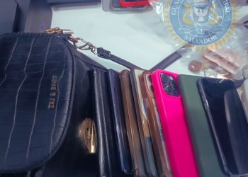 FLAGRANTE: Guarda Civil Municipal prende casal com 10 aparelhos roubados no circuito Barra-Ondina