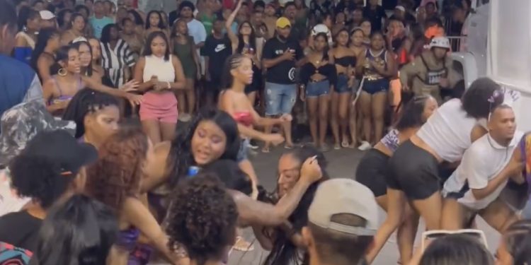 Bloco do Street Fighter: quatro mulheres saem no tapa em noite de Carnaval de Madre de Deus 