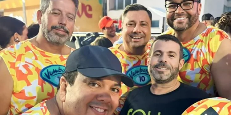 Deputado federal tem celular roubado ao sair de trio no Carnaval