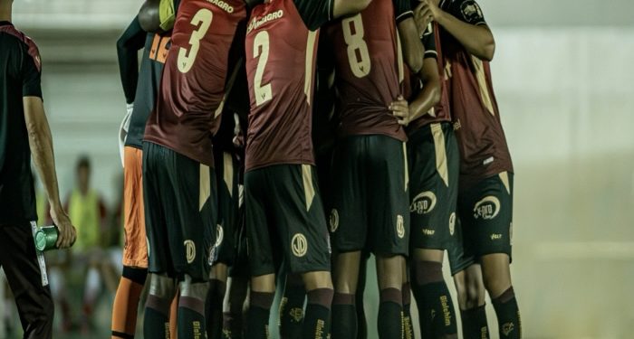 Maycon Cleiton falha duas vezes e Vitória perde para a Juazeirense pela Copa do Nordeste