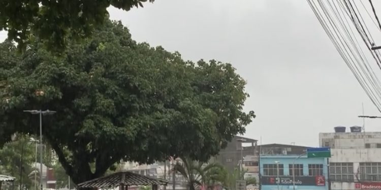 Inmet emite alerta amarelo de chuvas intensas para Candeias